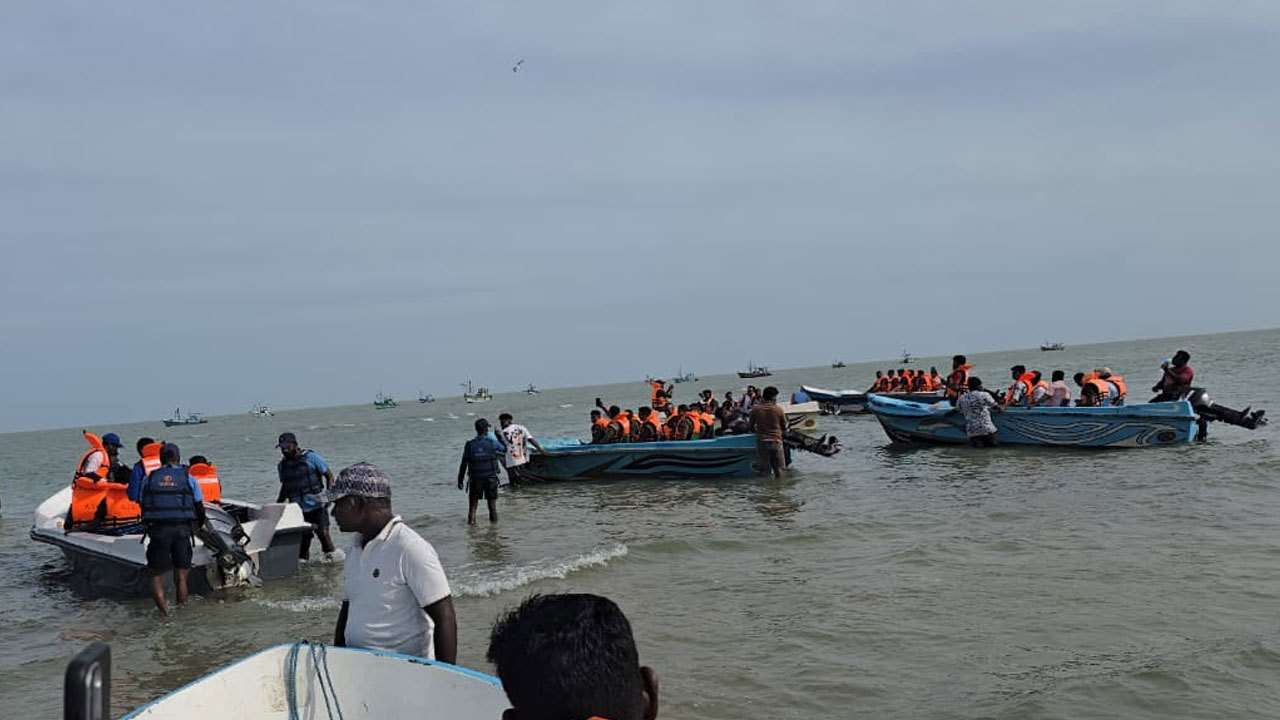 ராமர் பாலத்துடன் தொடர்புடைய 3வது மணல் திட்டை நோக்கி படகு சேவை