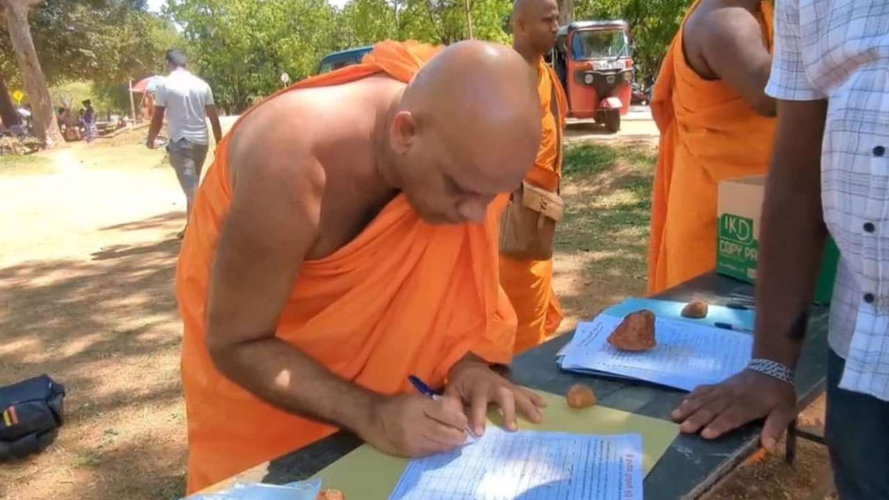 ஞானசாரவுக்கு பொதுமன்னிப்பு கோரி கையெழுத்து சேகரிப்பு!