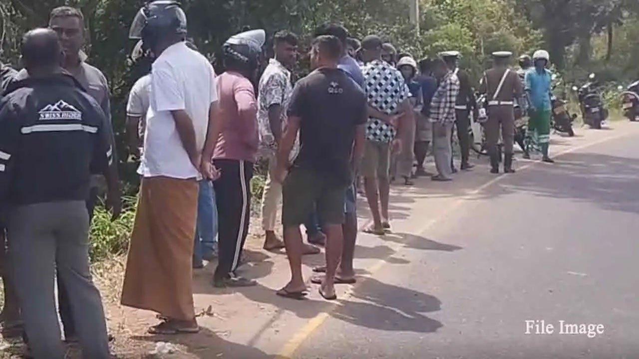 நாட்டின் பல்வேறு பகுதிகளில் இடம்பெற்ற வீதி விபத்துக்களில் மூவர் பலி
