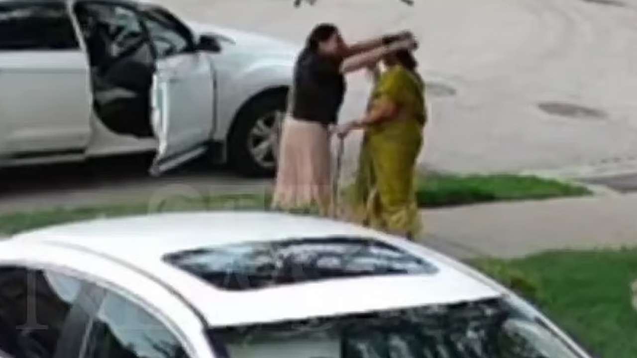 காலை தொட்டு வணங்கி நகைகளை கொள்ளையடித்த பெண்!