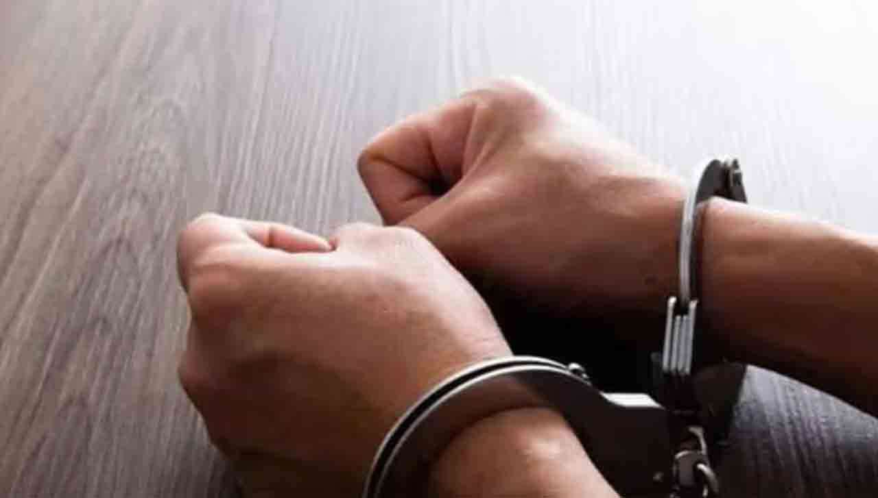 4 துப்பாக்கிகளுடன் இளைஞன் கைது