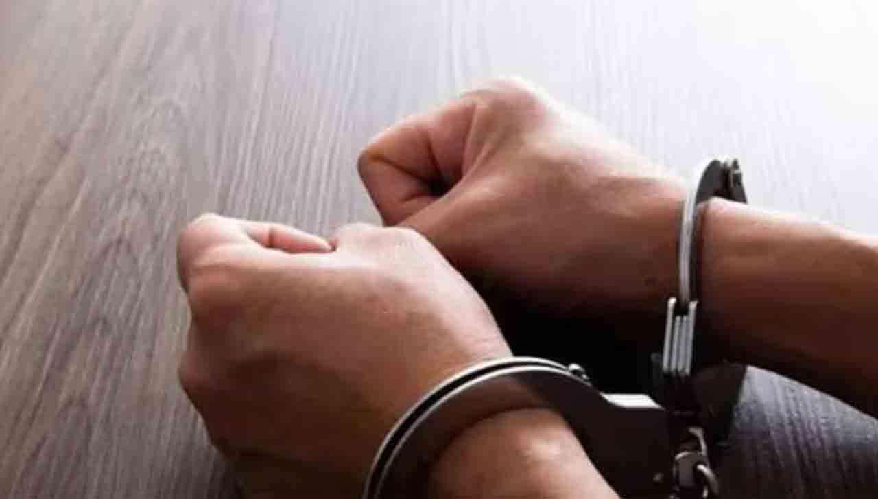 4 துப்பாக்கிகளுடன் இளைஞன் கைது