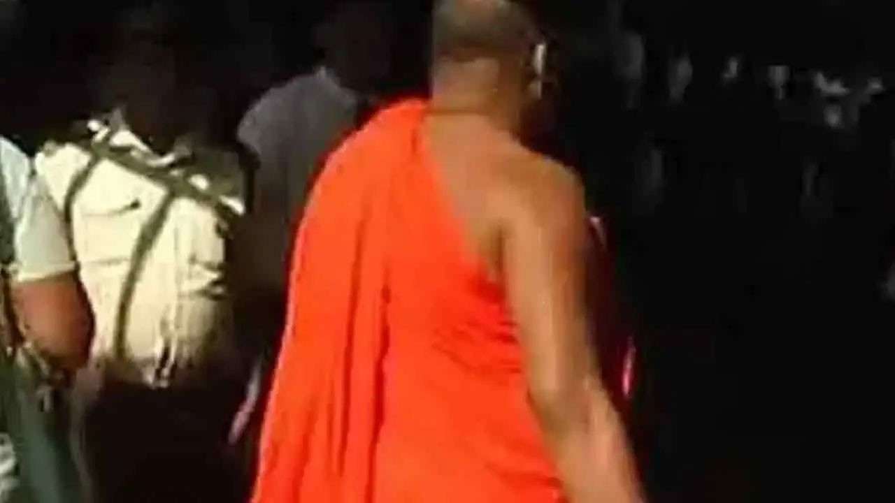 ஞானசார தேரருக்கு பிடியாணை!