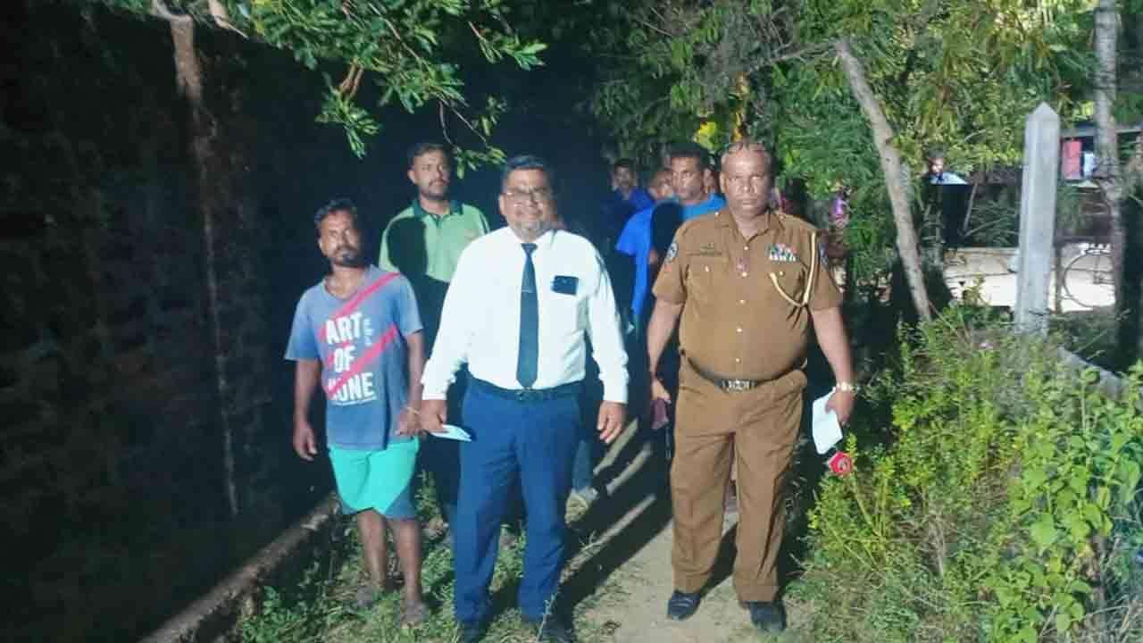 தூக்கில் தொங்கிய நிலையில் பெண் சடலமாக மீட்பு!