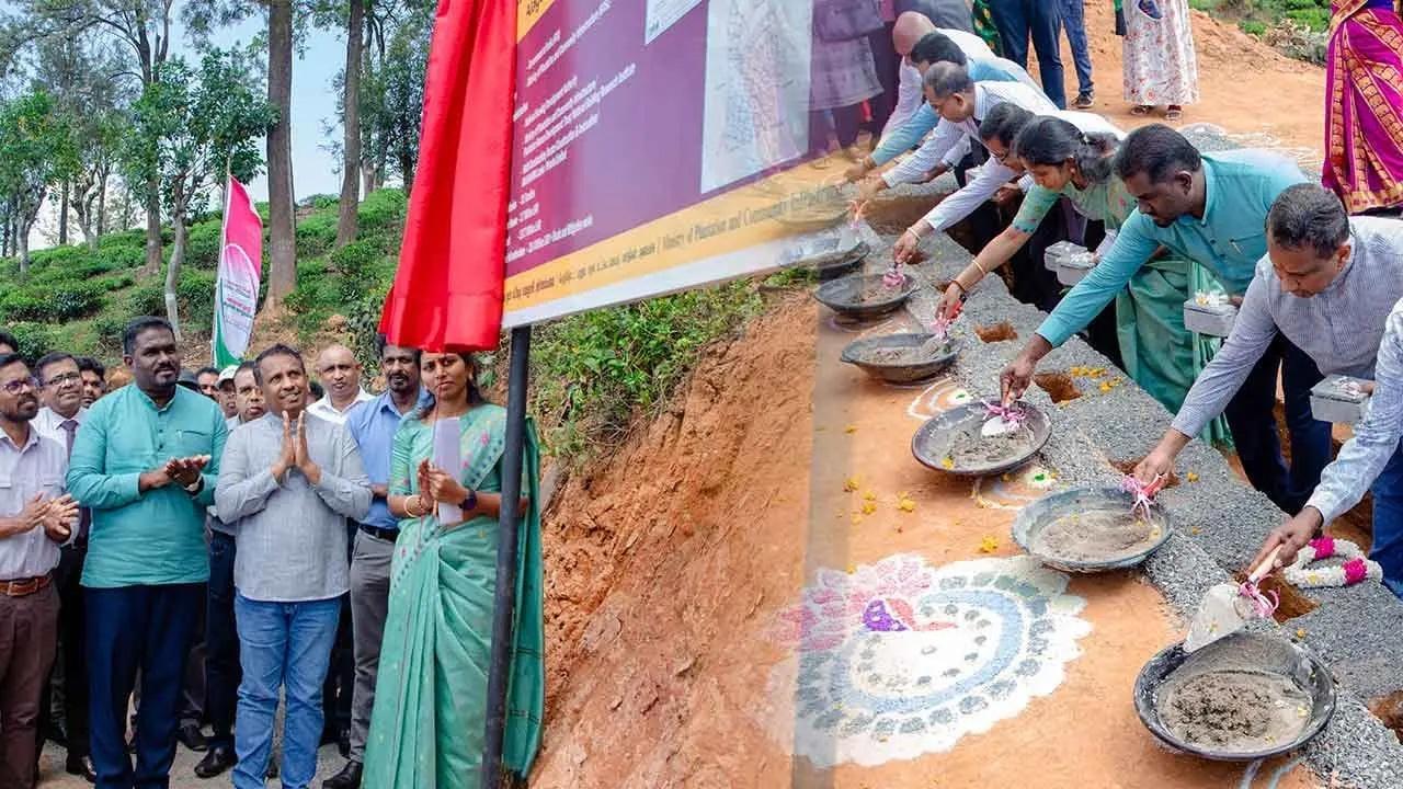 இந்திய வீட்டுத்திட்டத்தின் கீழ் புதிய 10,000 வீடுகளுக்கு அடிக்கல்