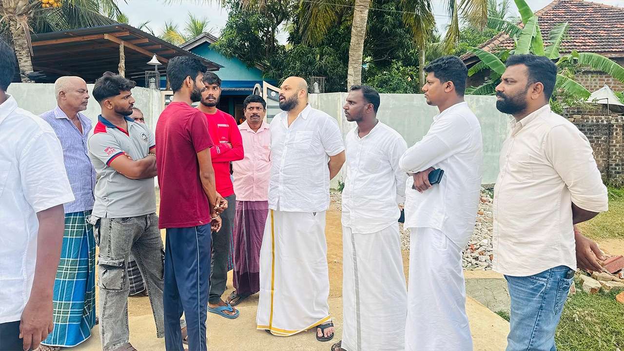 அனோஜன் குடும்பத்தினரை நேரில் சந்தித்து ஆறுதல் தெரிவித்த சாணக்கியன்!