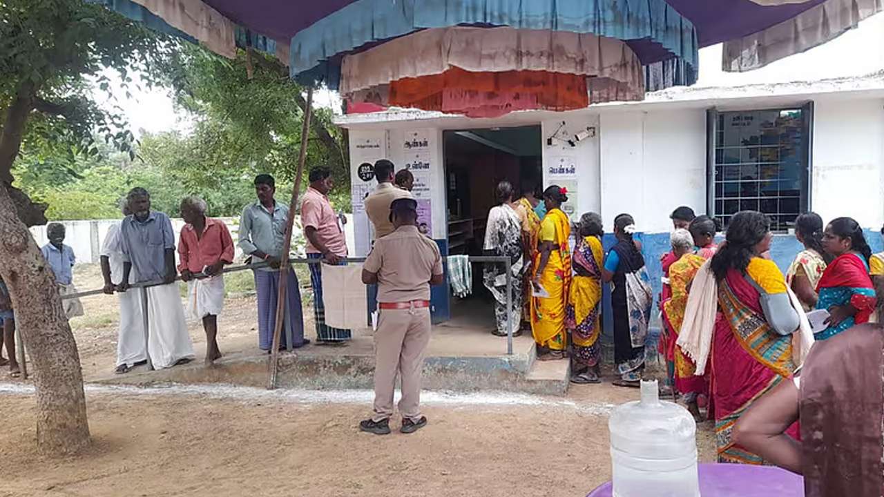 மதுராந்தகம், தாராபுரம் இடைத்தேர்தல் : மாலை 6 மணியுடன் வாக்குப்பதிவு நிறைவு!