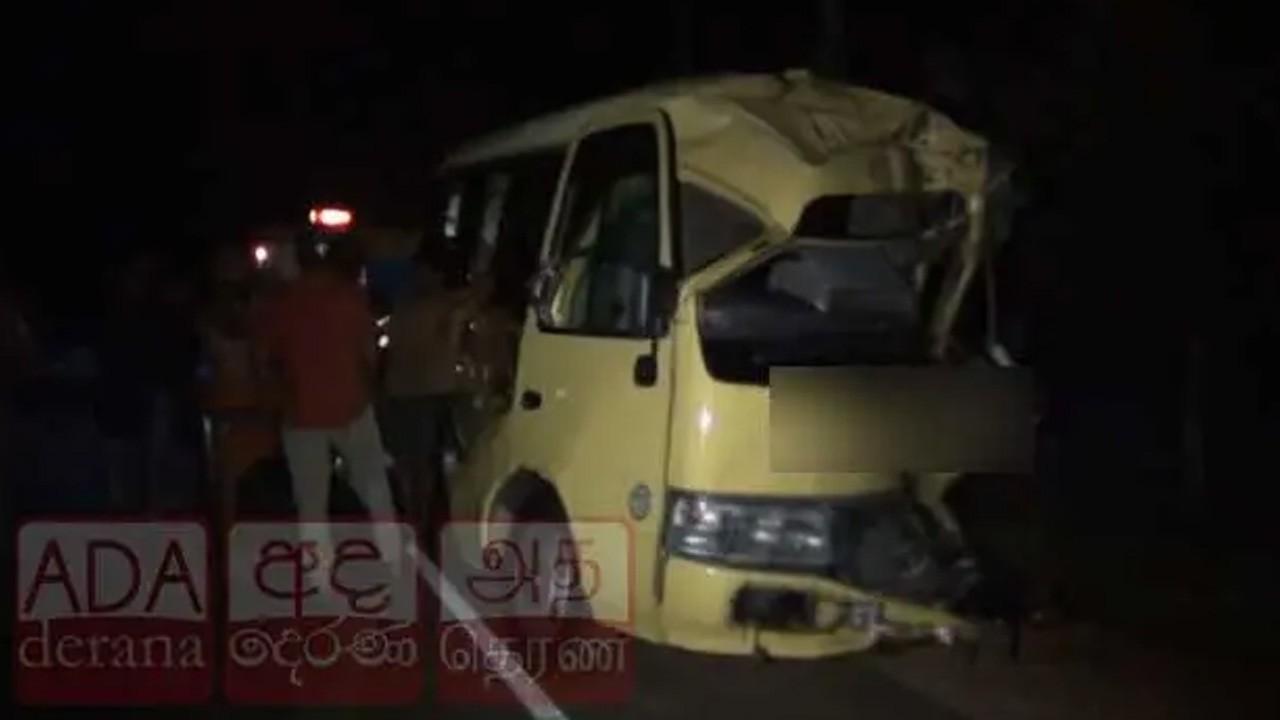 திறப்பனை பேருந்து விபத்தில் 14 பேர் காயம்
