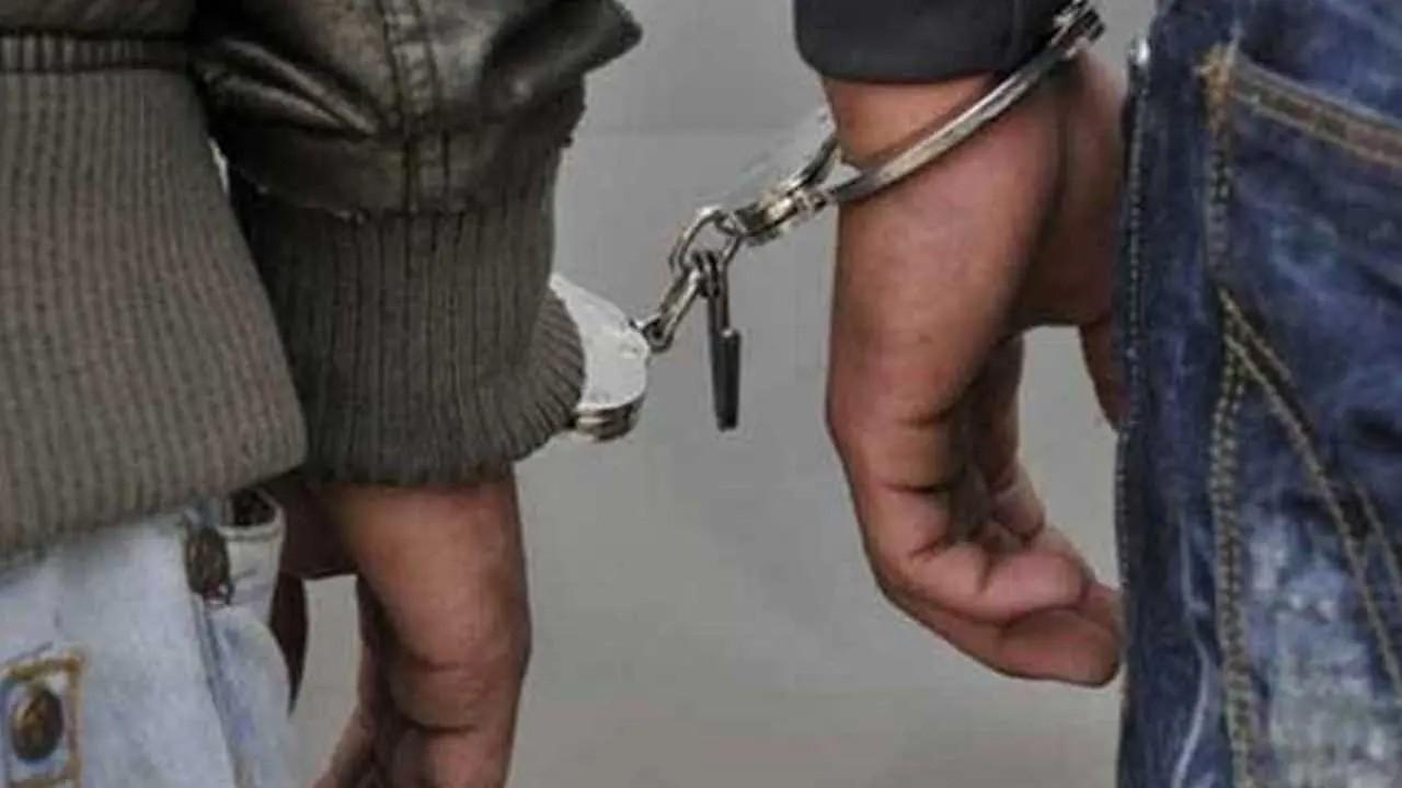 இரு போலி வைத்தியர்கள் மருந்துகளுடன் கைது