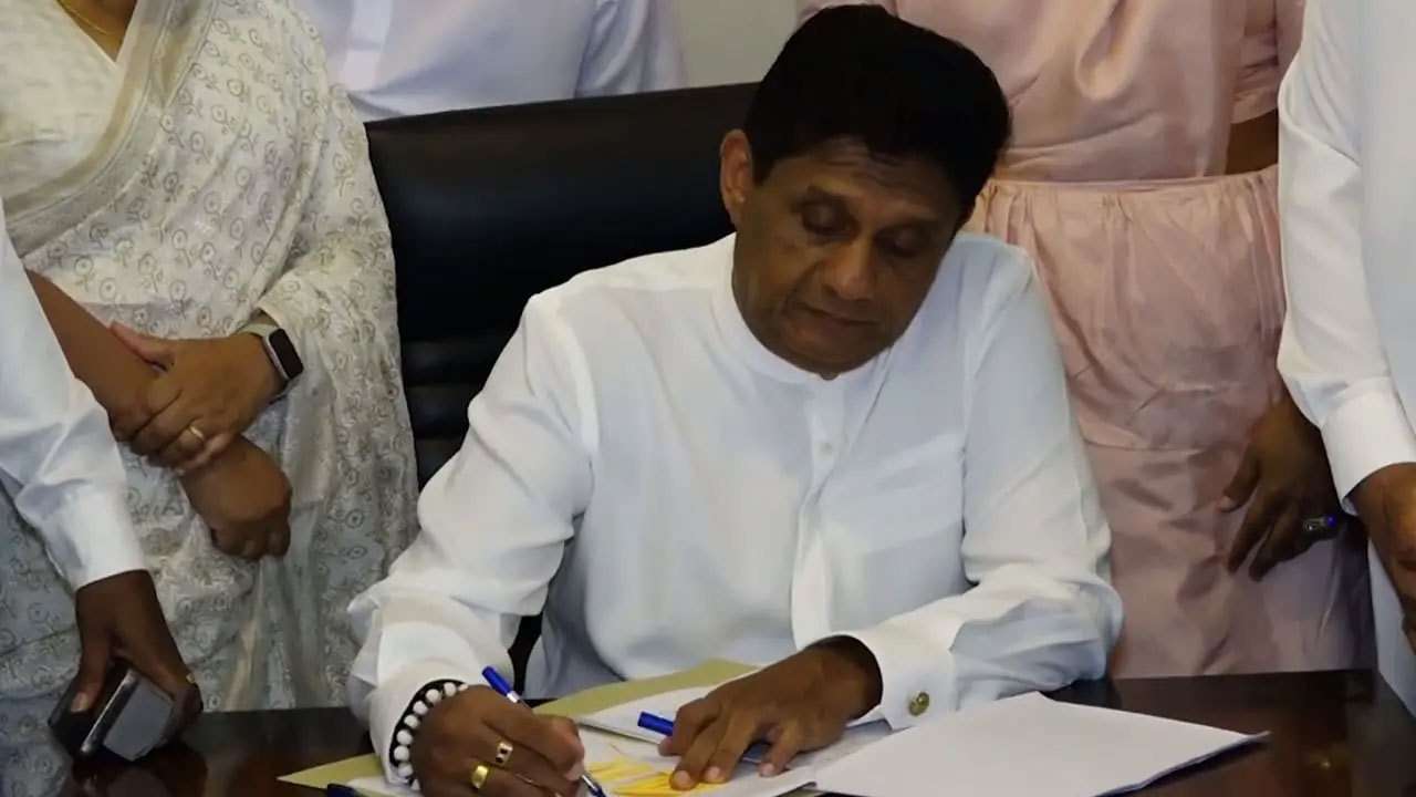 சபாநாயகருக்கு எதிரான நம்பிக்கையில்லாப் பிரேரணையில் கையொப்பமிடும் நடவடிக்கை ஆரம்பம்