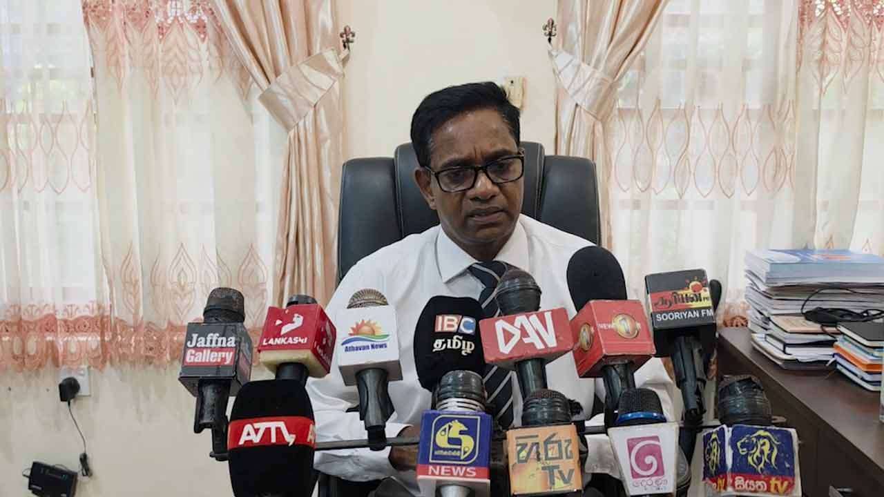 யாழில் ஆலய திருவிழாவில் கண்பாதிப்பினால் பலர் வைத்தியசாலையில்...