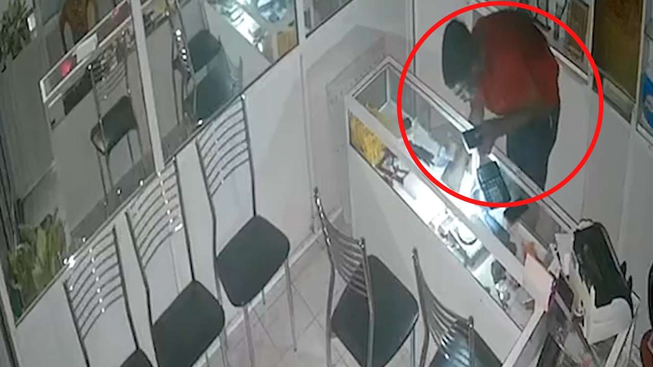 மன்னார் பஜாரில் அதிரடித் திருட்டு!