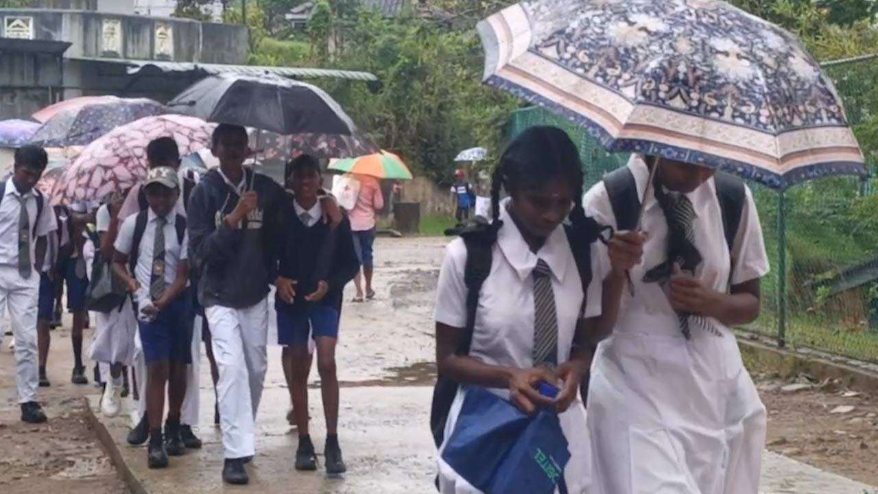 பாடசாலை நோக்கிய மாணவர்களின் படையெடுப்பு!