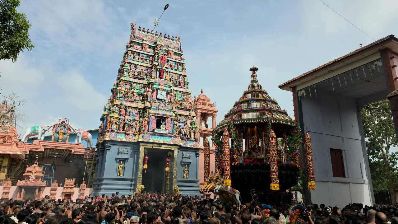 தெல்லிப்பழை ஸ்ரீ துர்க்காதேவி தேவஸ்தான ஆலயத்தின் இரதோற்சவம்