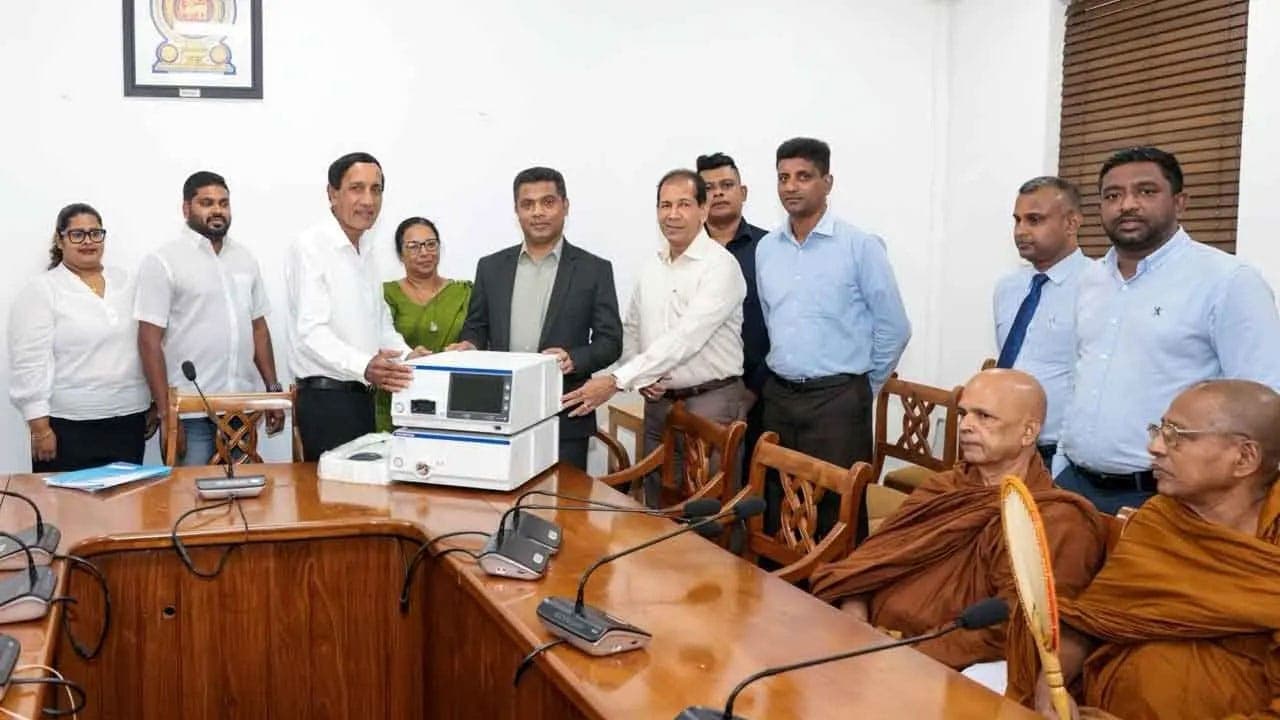 சுகாதார அமைச்சுக்கு 120 மில்லியன் பெறுமதியான லேப்ராஸ்கோபி இயந்திரங்கள் அன்பளிப்பு