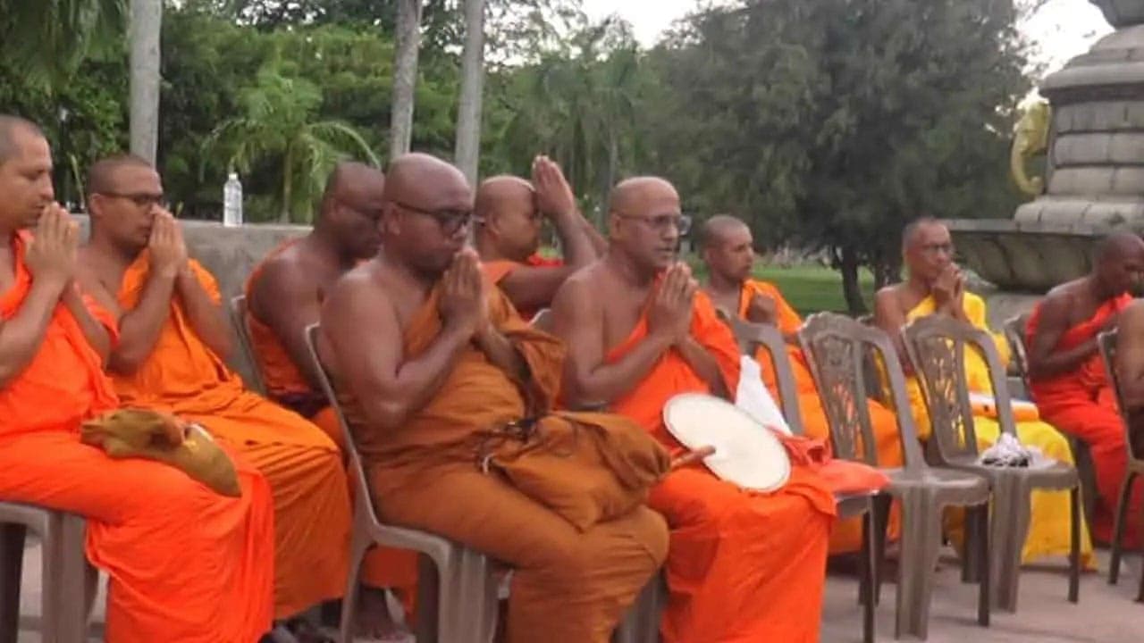 விஹாரமஹாதேவி பூங்காவில் 4 ஆவது நாளாகவும் பிக்குமாரின் சத்தியாகிரகம் தொடர்கிறது!