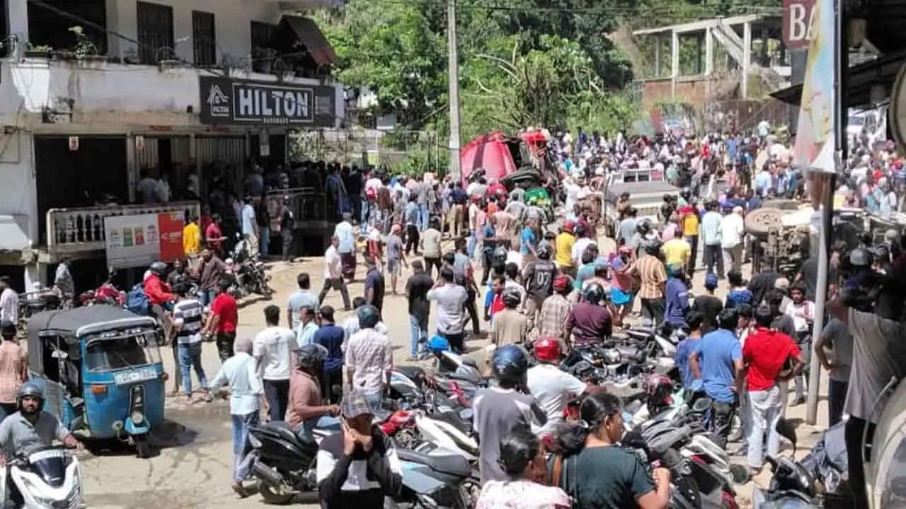 அக்குறணையில் கோர விபத்து - 4 பேர் பலி!