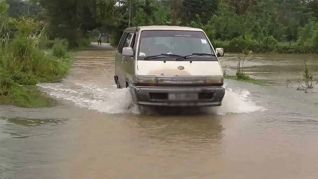 தாழ்நிலப் பகுதிகளில் தொடர்ந்தும் சிறு வெள்ளப்பெருக்கு அபாயம்