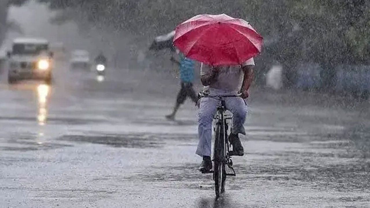 இன்றும் பிற்பகல் வேளையில் பலத்த மழை!