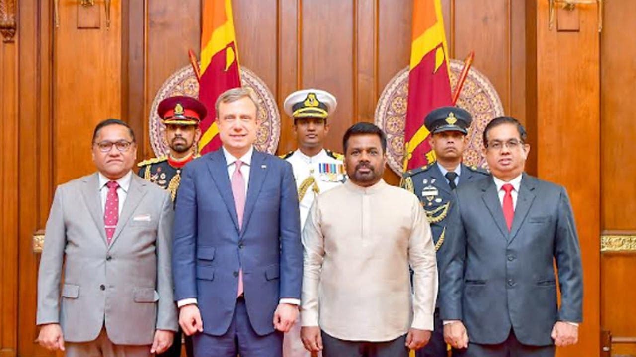 அமெரிக்கத் தூதுவர் எரிக் மயர், தனது தூதாண்மை நியமனச்சான்றுகளை கையளித்தார்!
